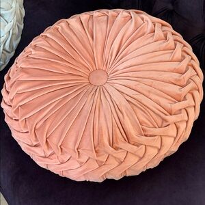 17” Round peach pin-tucked tufted Hollywood Regency velvet throw pillow.